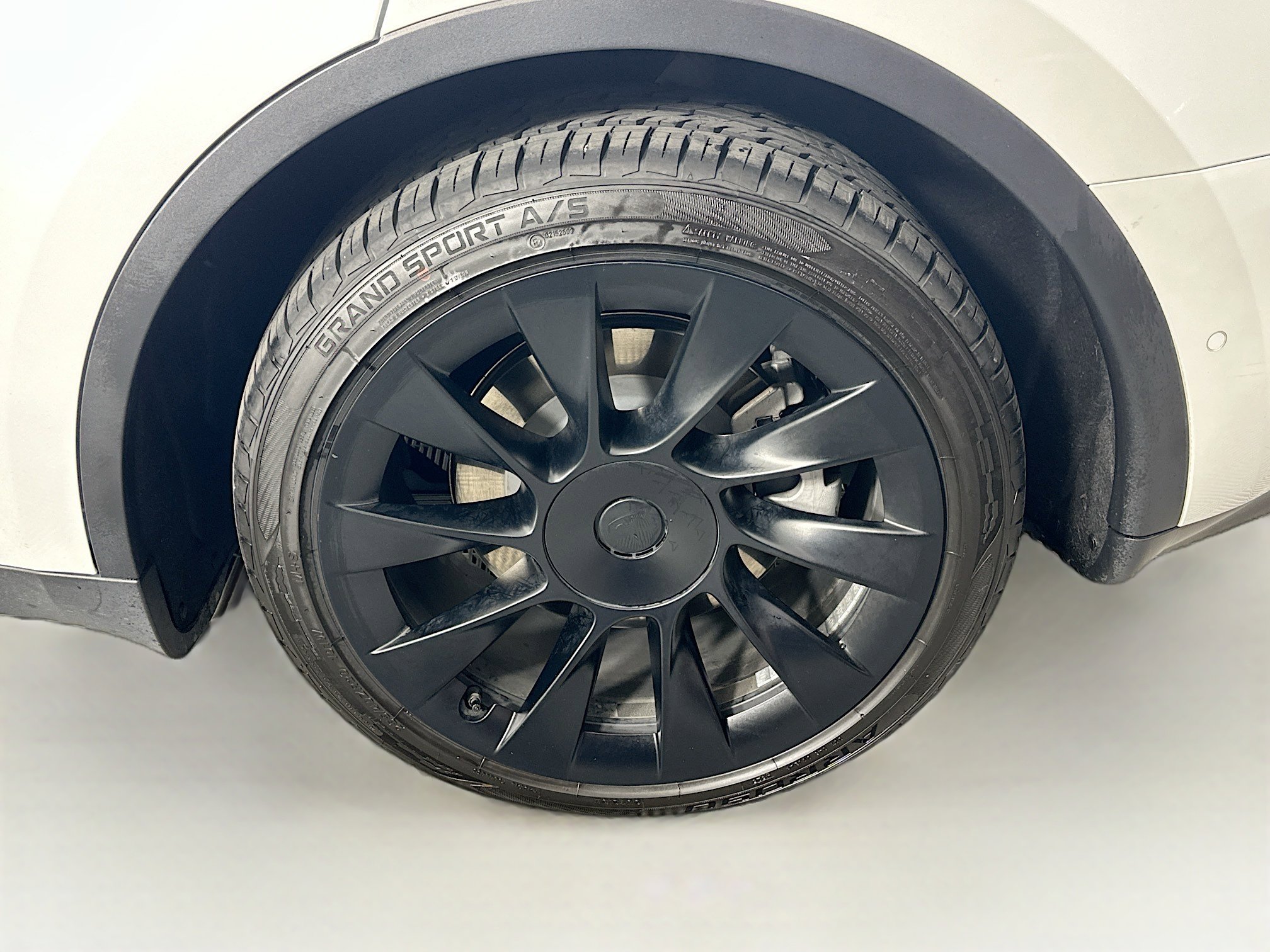 Used 2022 Tesla Model Y Long Range AWD/4WD image 11