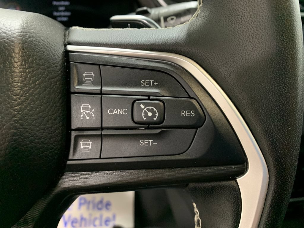 Used 2023 Jeep Grand Cherokee L Altitude AWD/4WD image 13