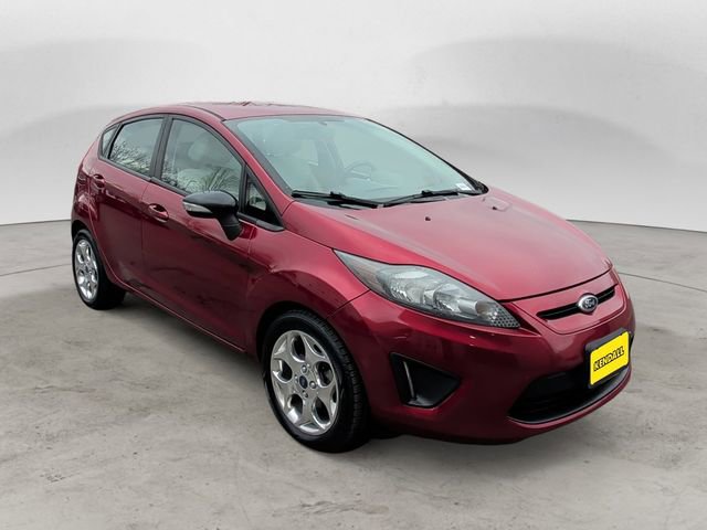 Used 2013 Ford Fiesta Titanium w/ Black Sport Appearance Pkg FWD image 7