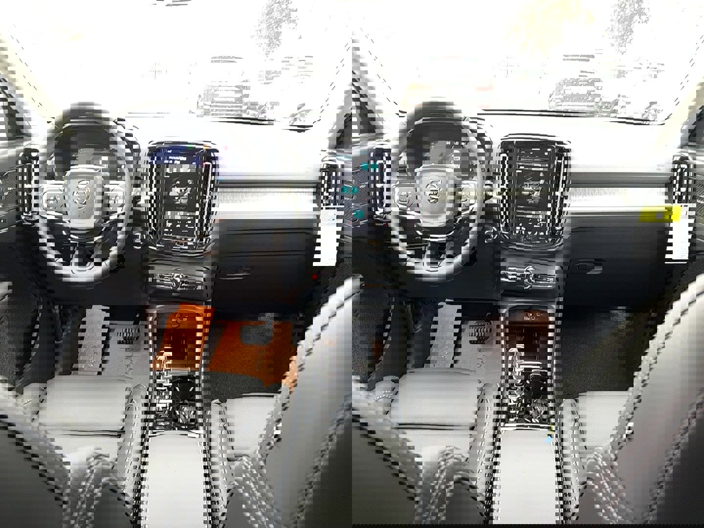 New 2025 Volvo XC40 B5 Ultra w/ Protection Package image 17