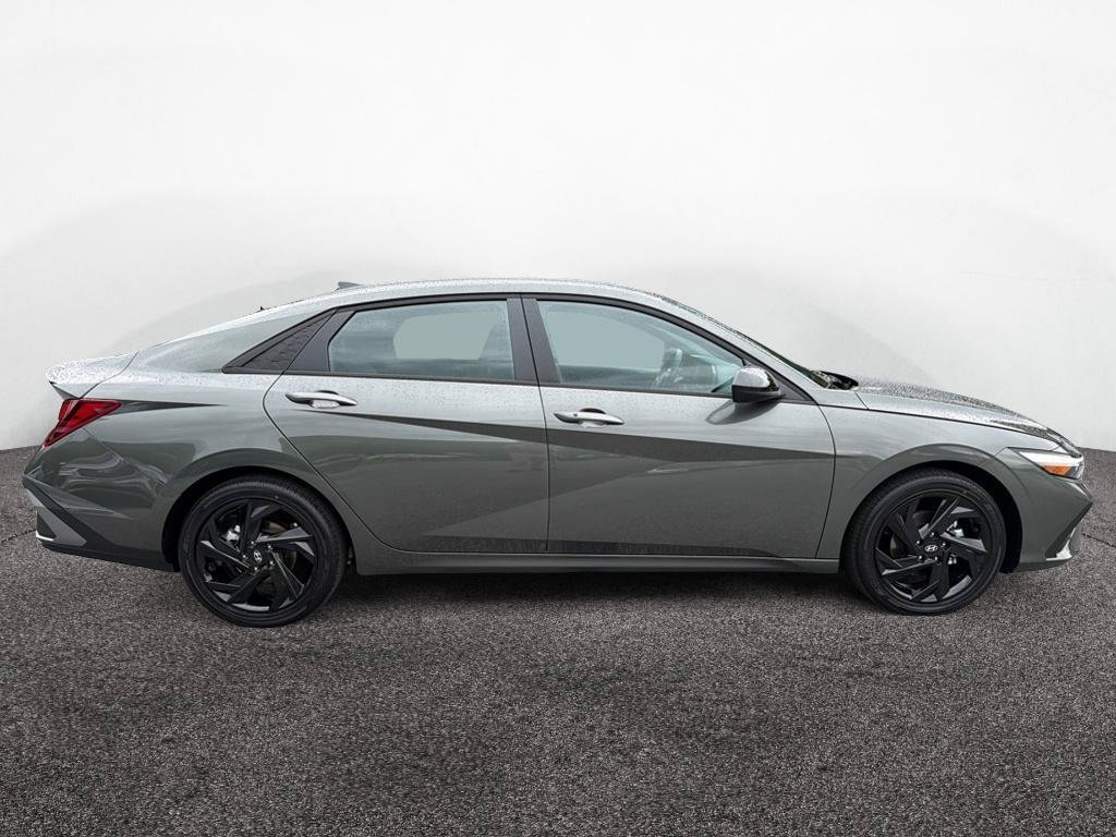 New 2026 Hyundai Elantra SEL Sport FWD image 8