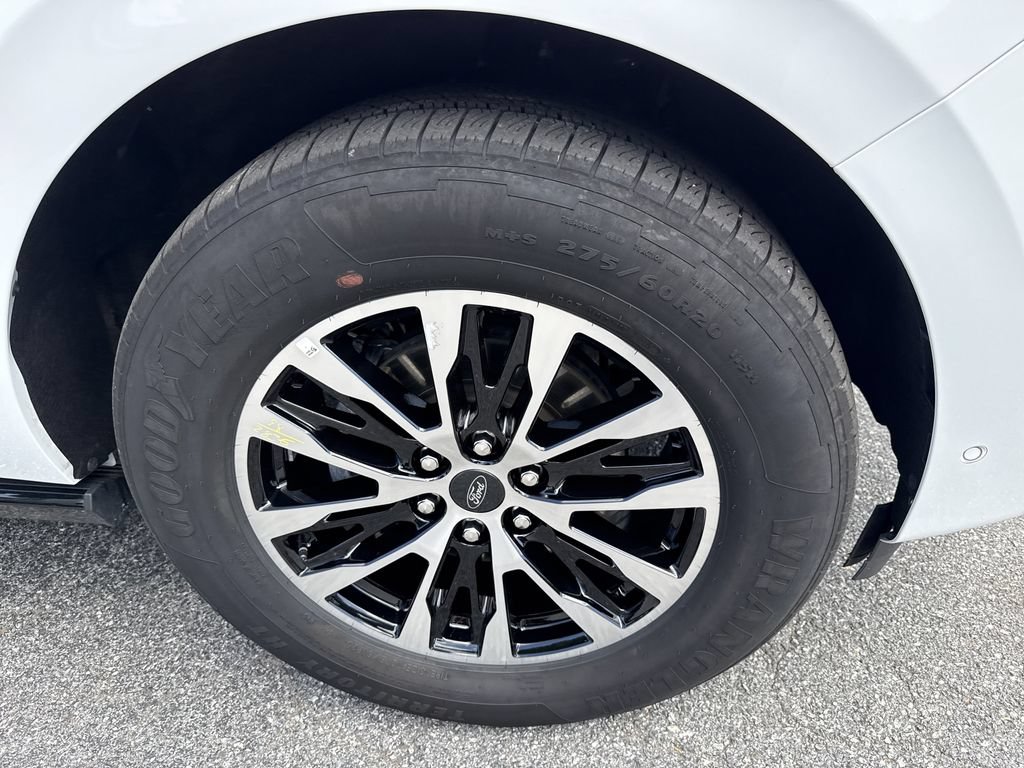 Used 2025 Ford Expedition Max Platinum AWD/4WD image 12