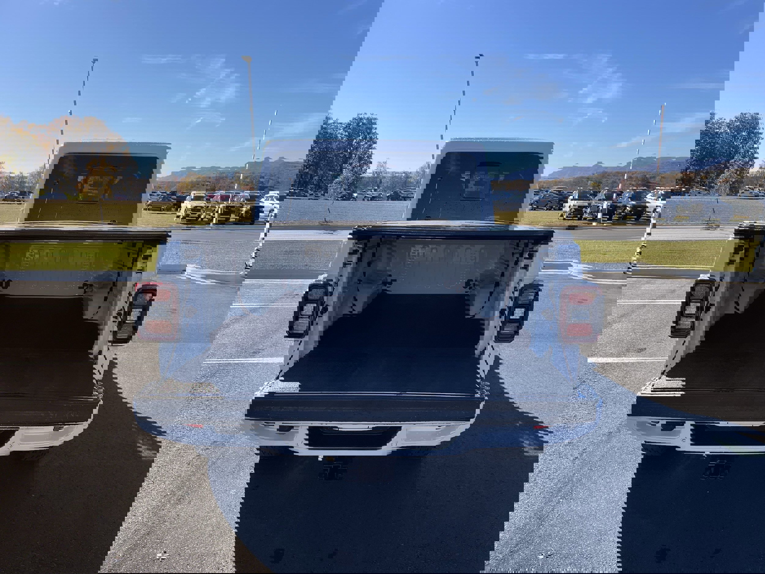 Used 2022 Jeep Gladiator Overland image 11