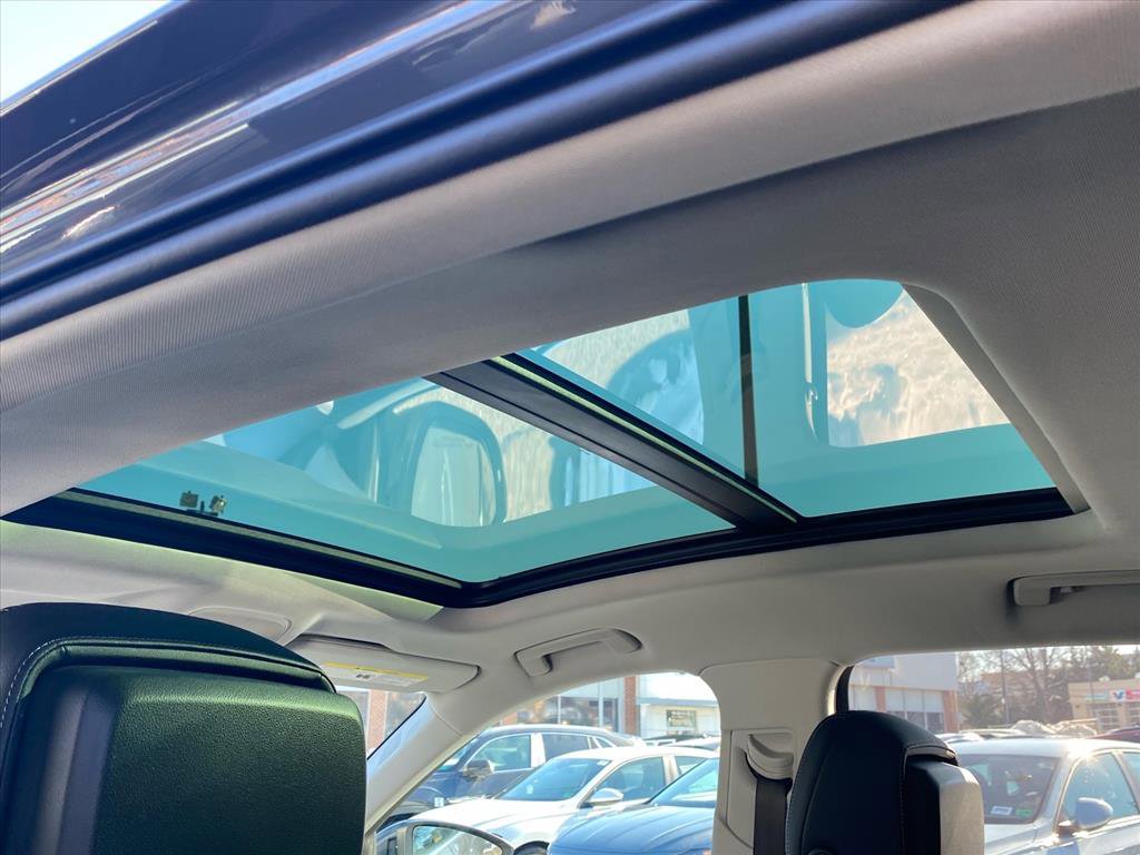 Used 2024 Audi Q8 e-tron Premium Plus w/ Premium Plus Package image 22