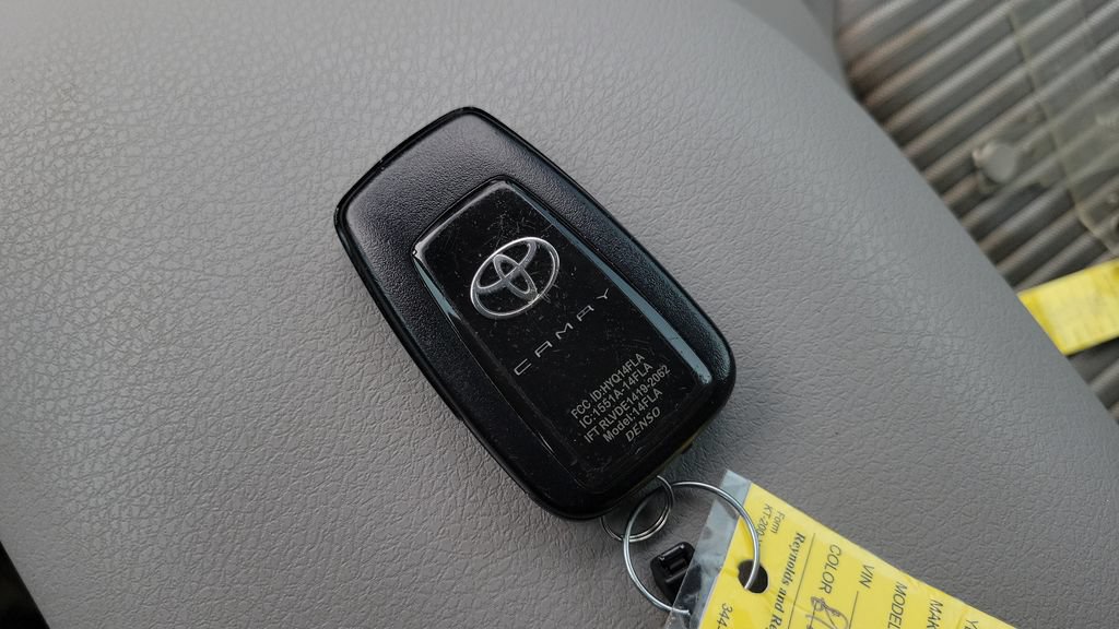 Used 2024 Toyota Camry SE w/ Convenience Package FWD image 27