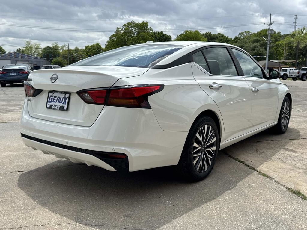 Used 2025 Nissan Altima 2.5 SV FWD image 13