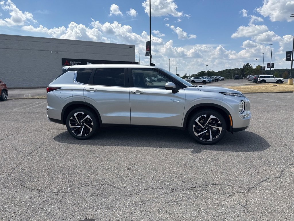 New 2025 Mitsubishi Outlander SE image 5