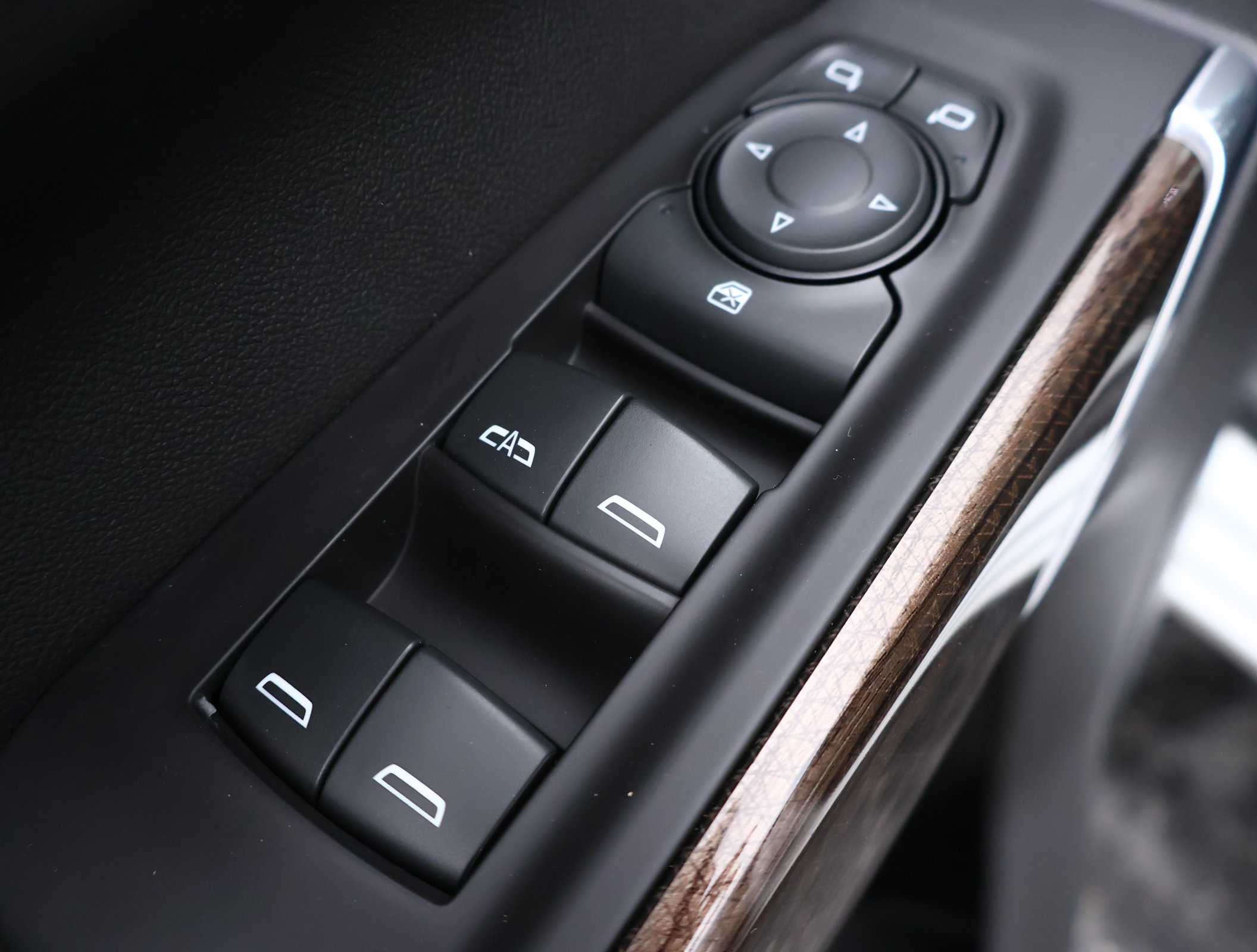 Used 2019 Chevrolet Silverado 1500 LT w/ Texas Edition RWD image 6