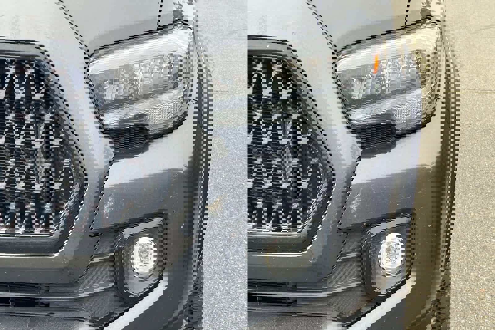 Used 2022 Toyota Tacoma Limited image 11