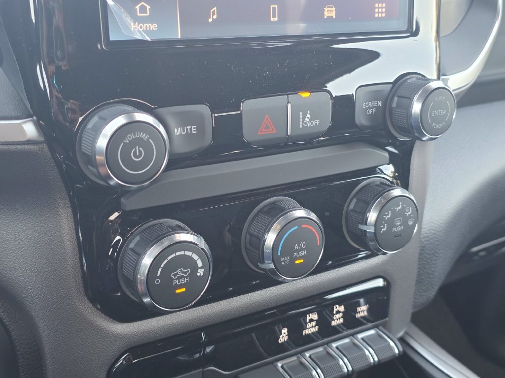 New 2026 RAM 1500 4x4 Crew Cab image 17