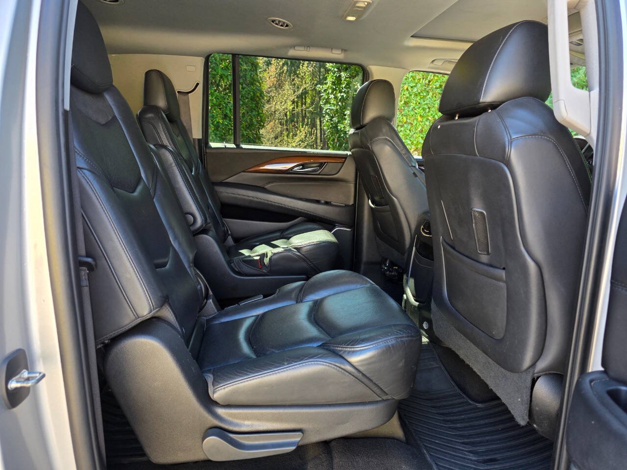 Used 2019 Cadillac Escalade ESV Luxury AWD/4WD image 41