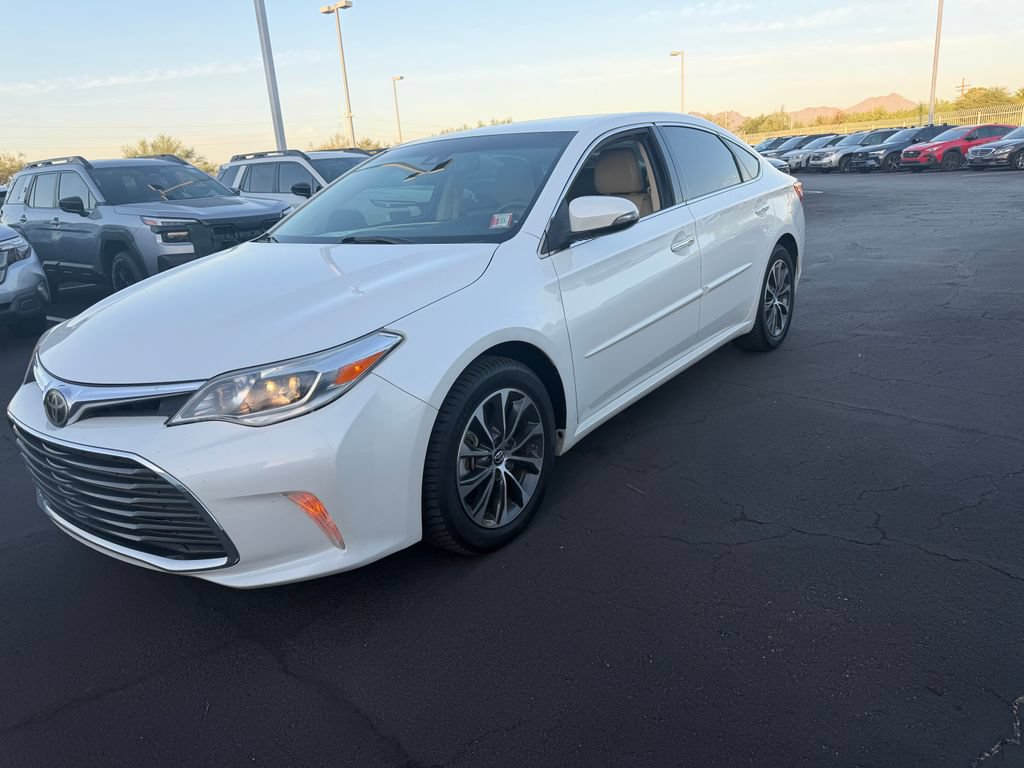 Used 2018 Toyota Avalon XLE w/ Carpet Mat Package FWD image 3