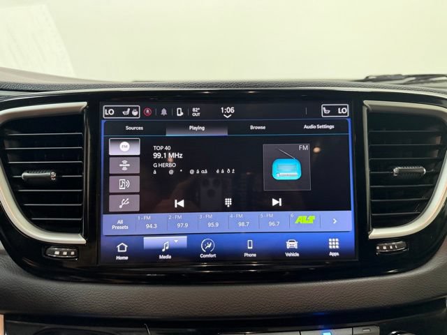 Used 2023 Chrysler Pacifica Touring-L FWD image 15
