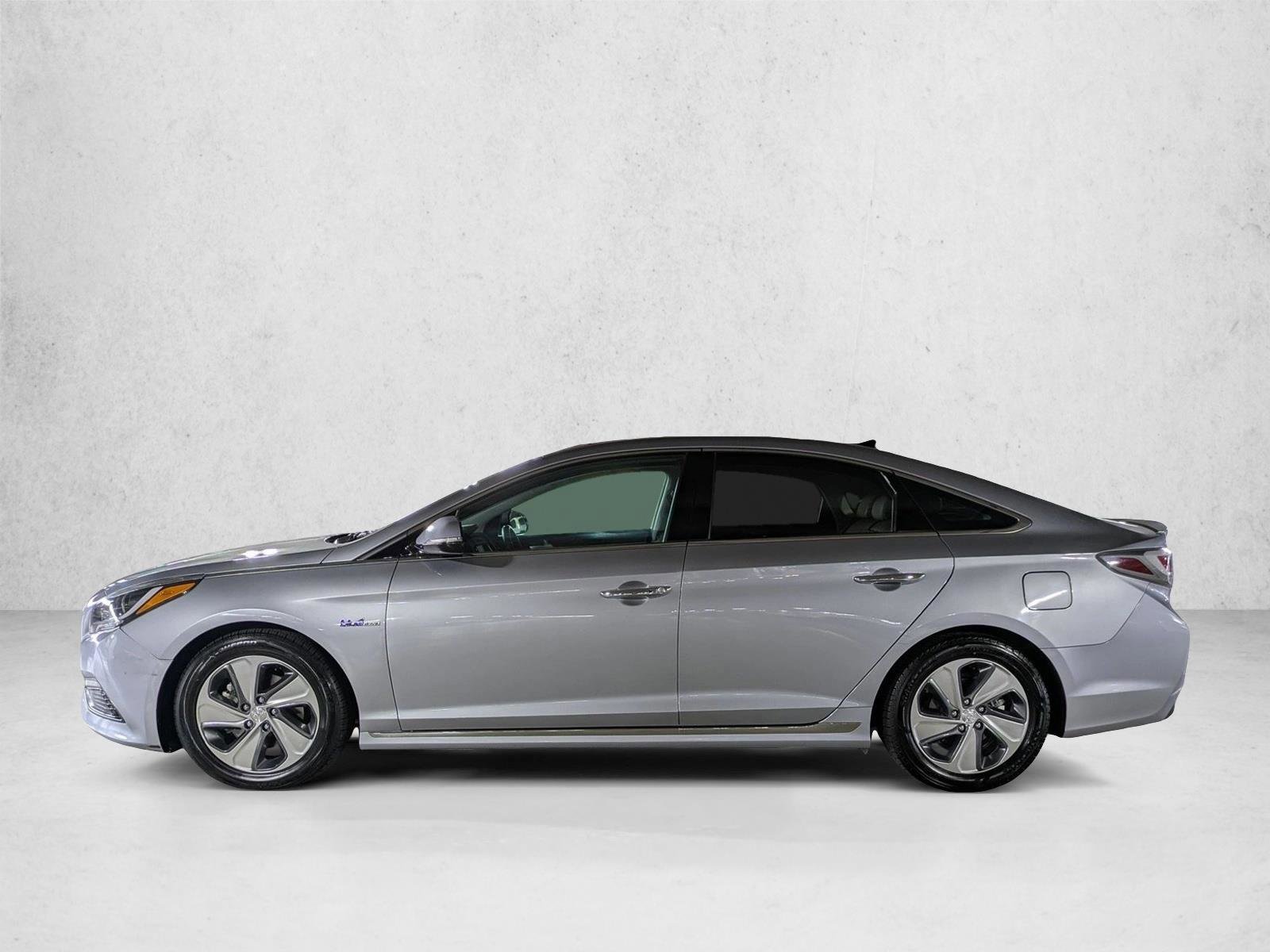 Used 2016 Hyundai Sonata Limited w/ Option Group 02 FWD image 9