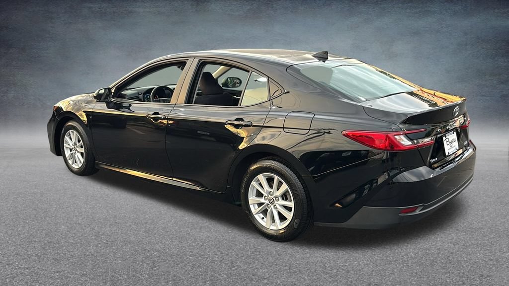 Used 2025 Toyota Camry LE FWD image 5