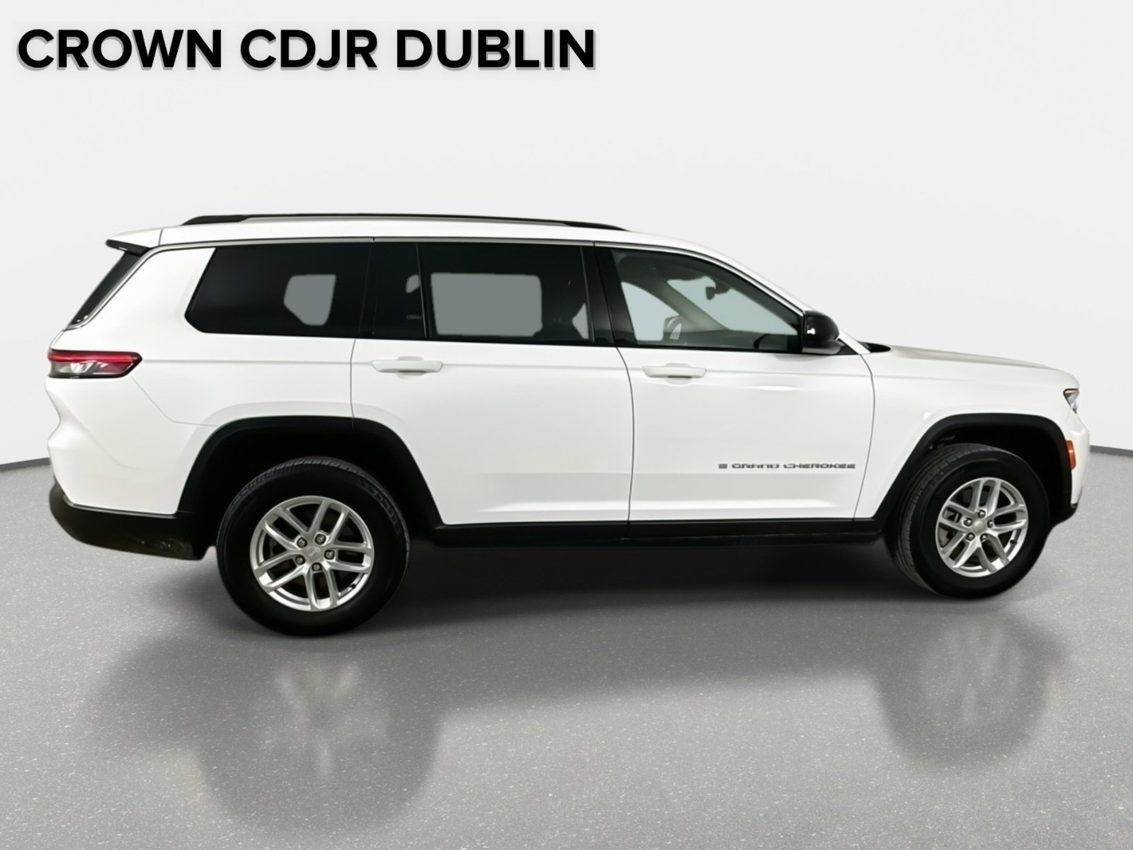 Used 2023 Jeep Grand Cherokee L Laredo image 5