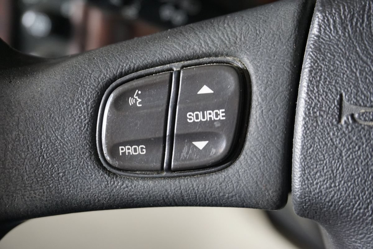 Used 2005 Chevrolet Suburban Z71 w/ Preferred Equipment Group AWD/4WD image 12
