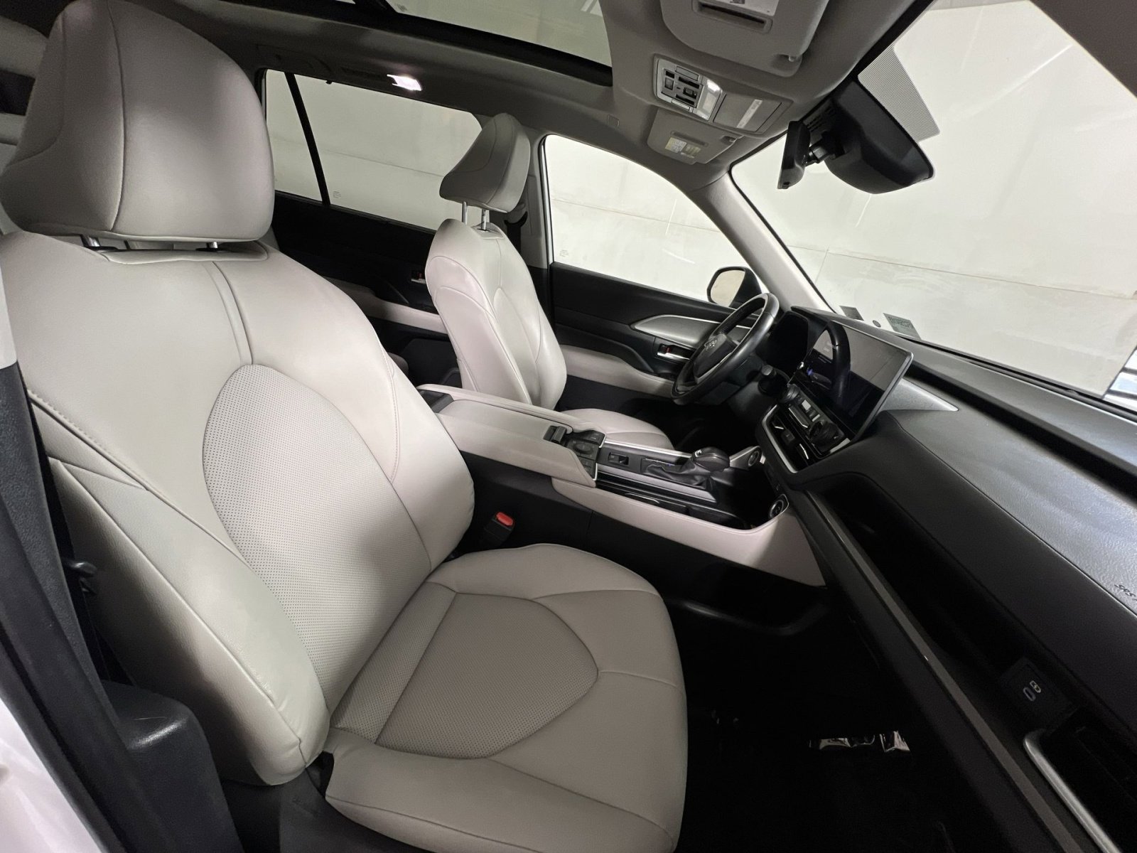 Used 2024 Toyota Grand Highlander XLE image 27