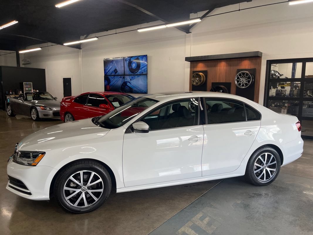 Used 2017 Volkswagen Jetta SE FWD image 4
