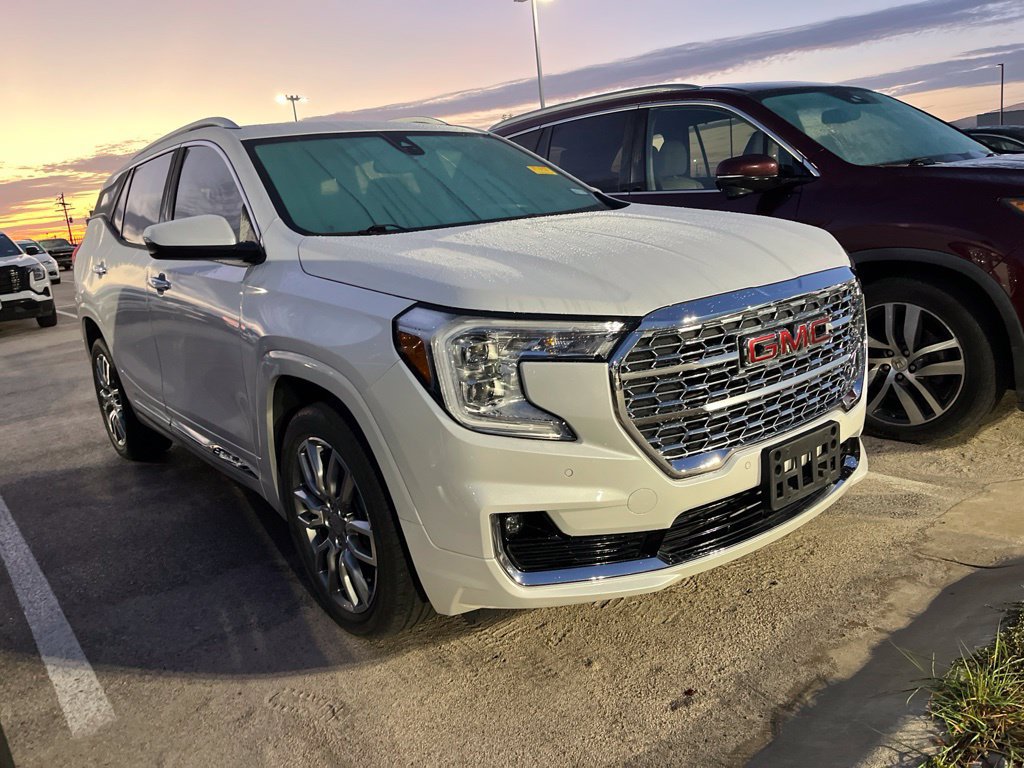 Used 2023 GMC Terrain Denali AWD/4WD image 2