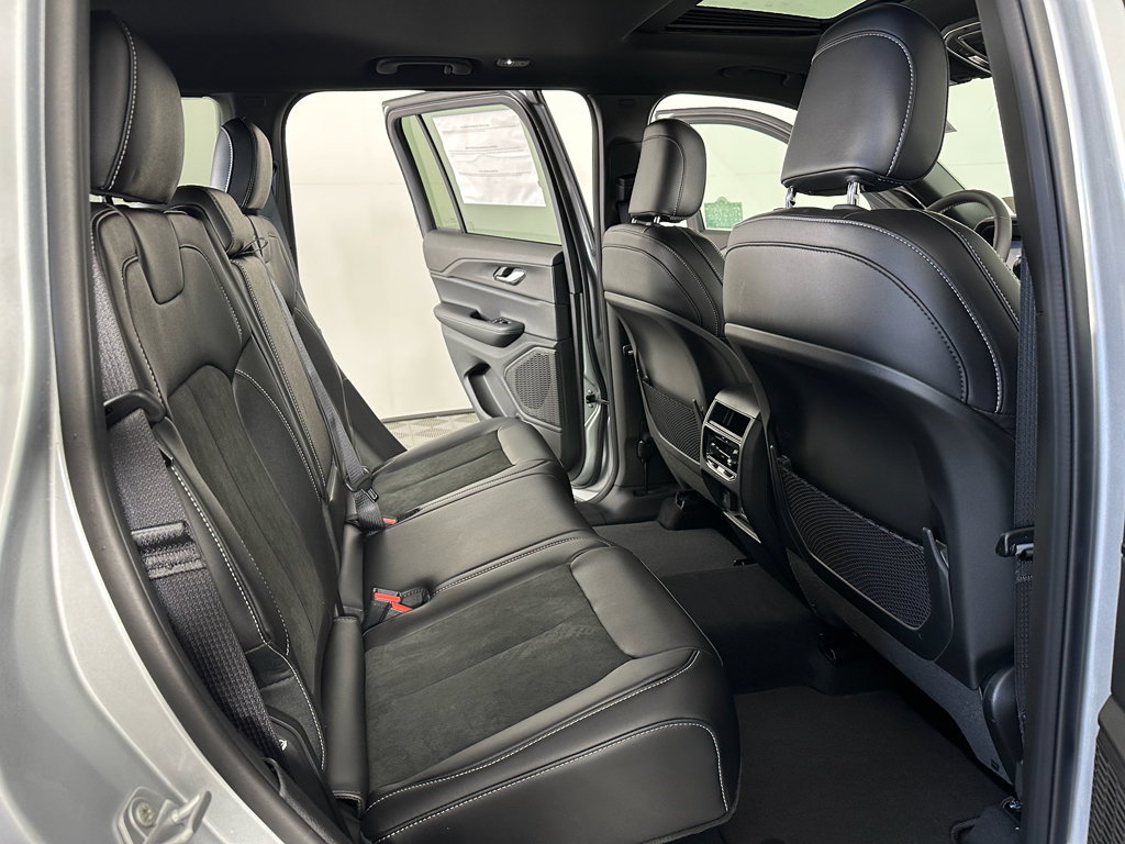 New 2025 Jeep Grand Cherokee Altitude AWD/4WD image 12
