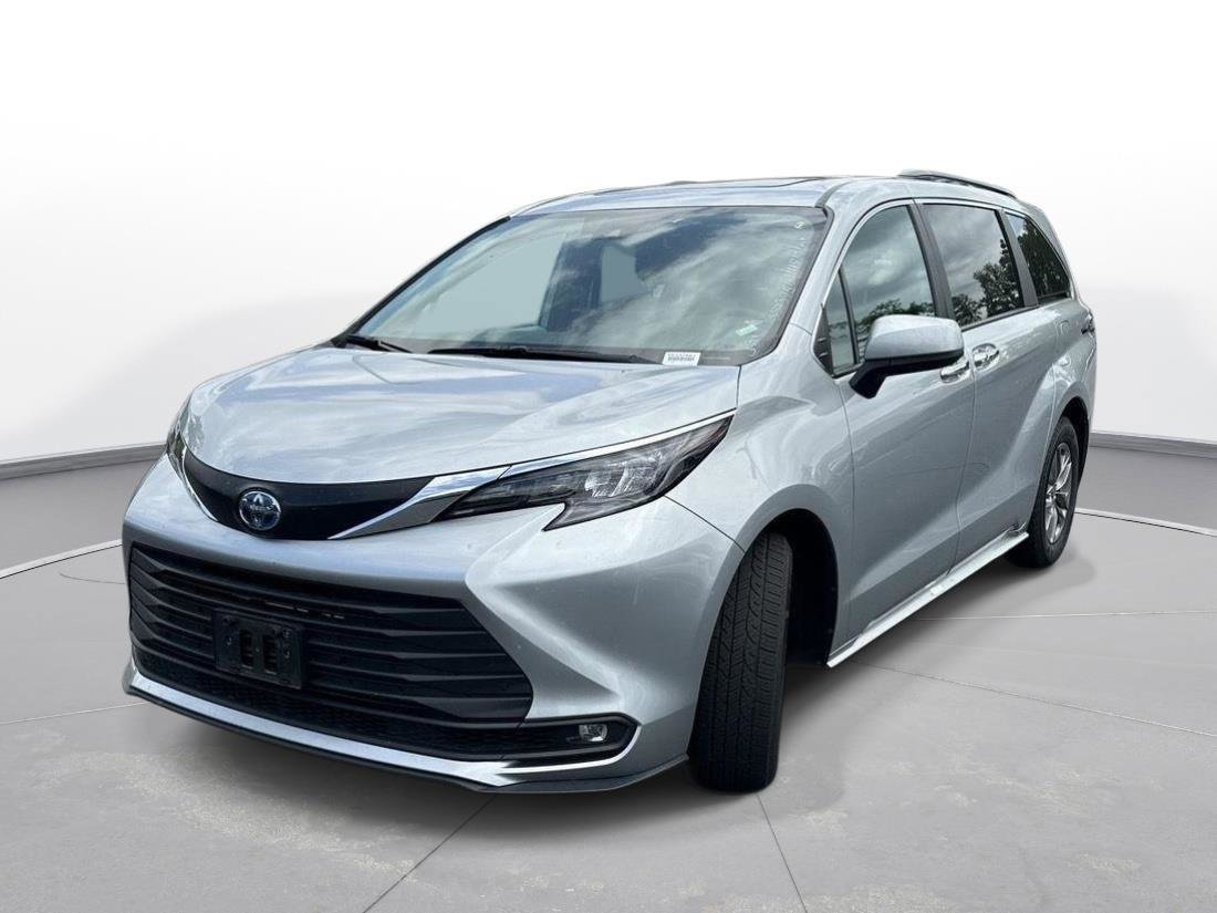 Certified 2025 Toyota Sienna XLE FWD video 2