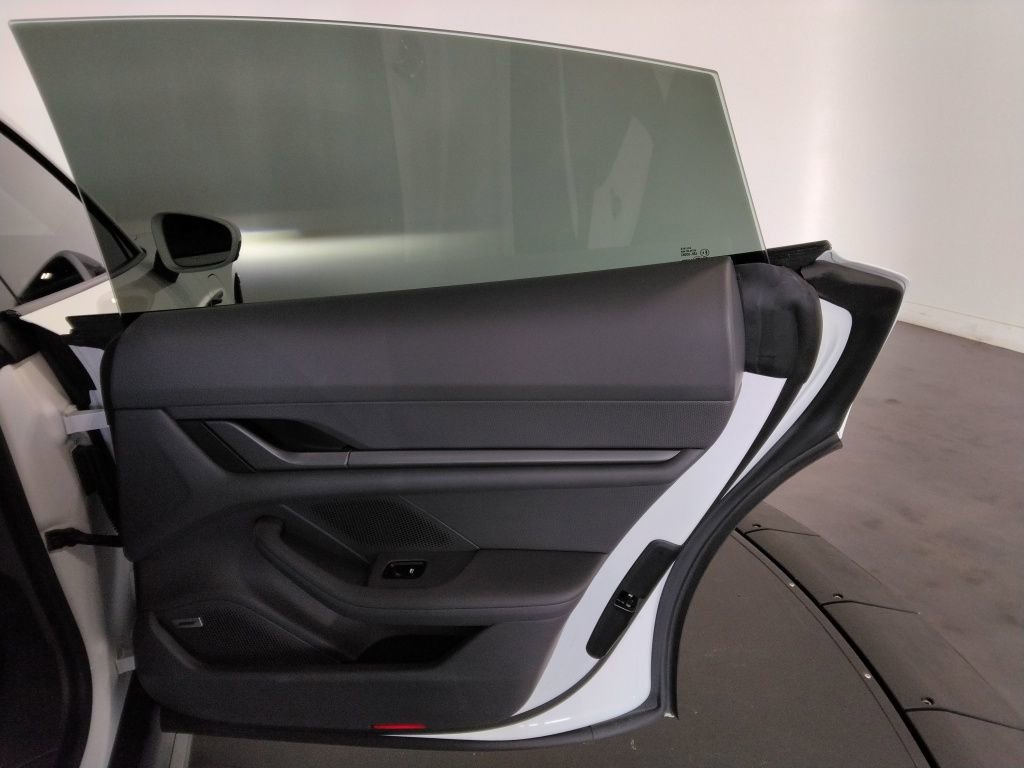 Used 2022 Porsche Taycan image 46