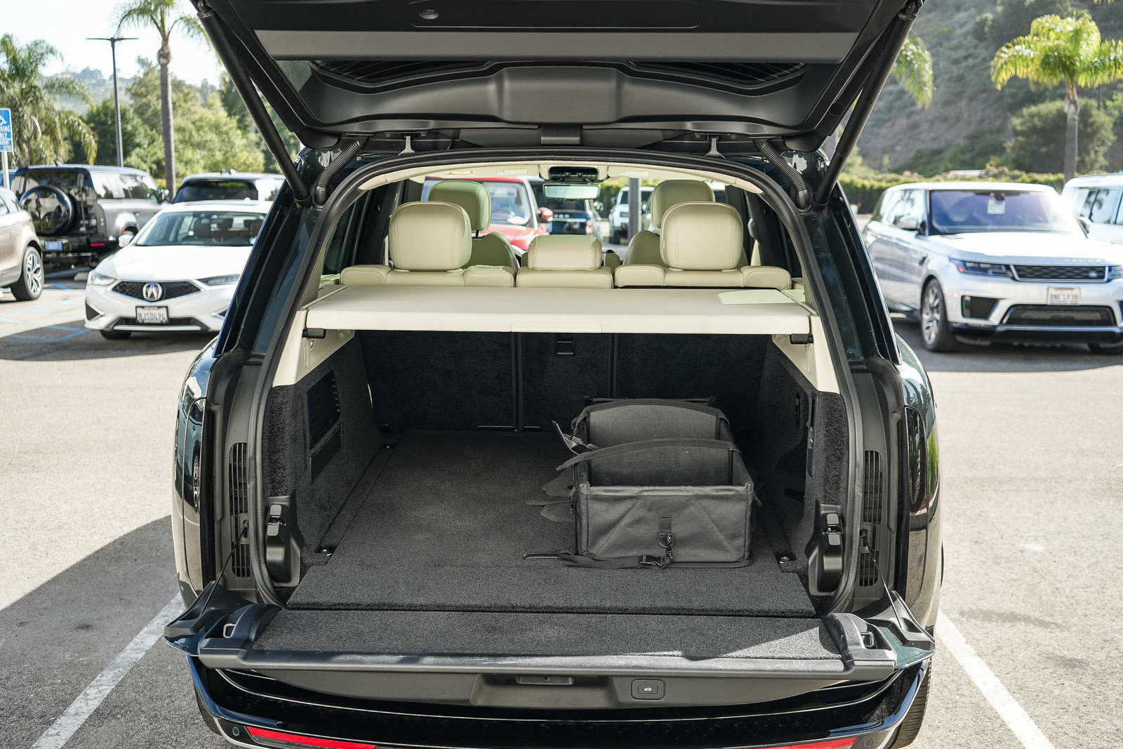 Certified 2025 Land Rover Range Rover SE AWD/4WD image 27