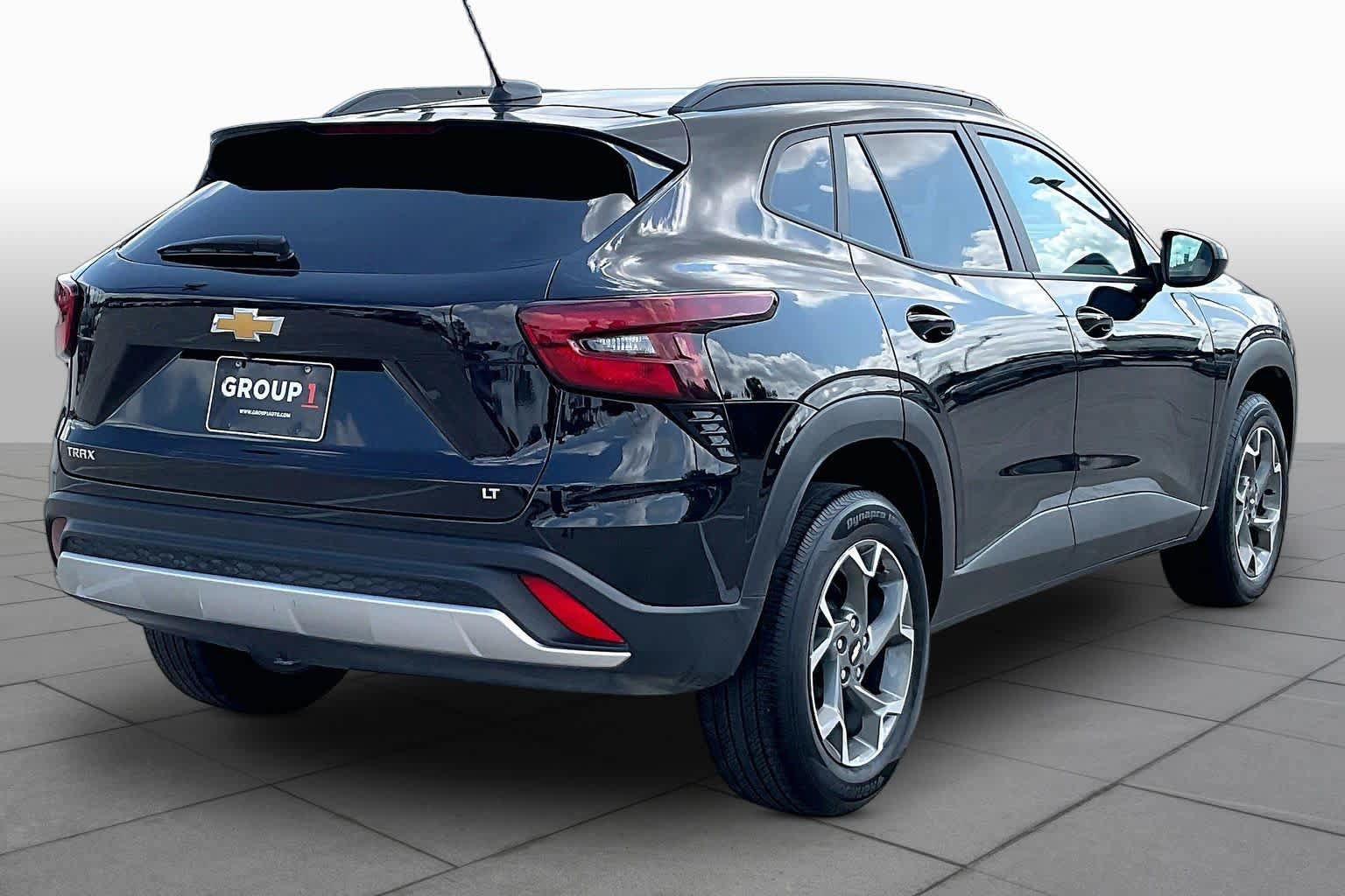 Used 2025 Chevrolet Trax LT w/ LT Convenience Package FWD image 13