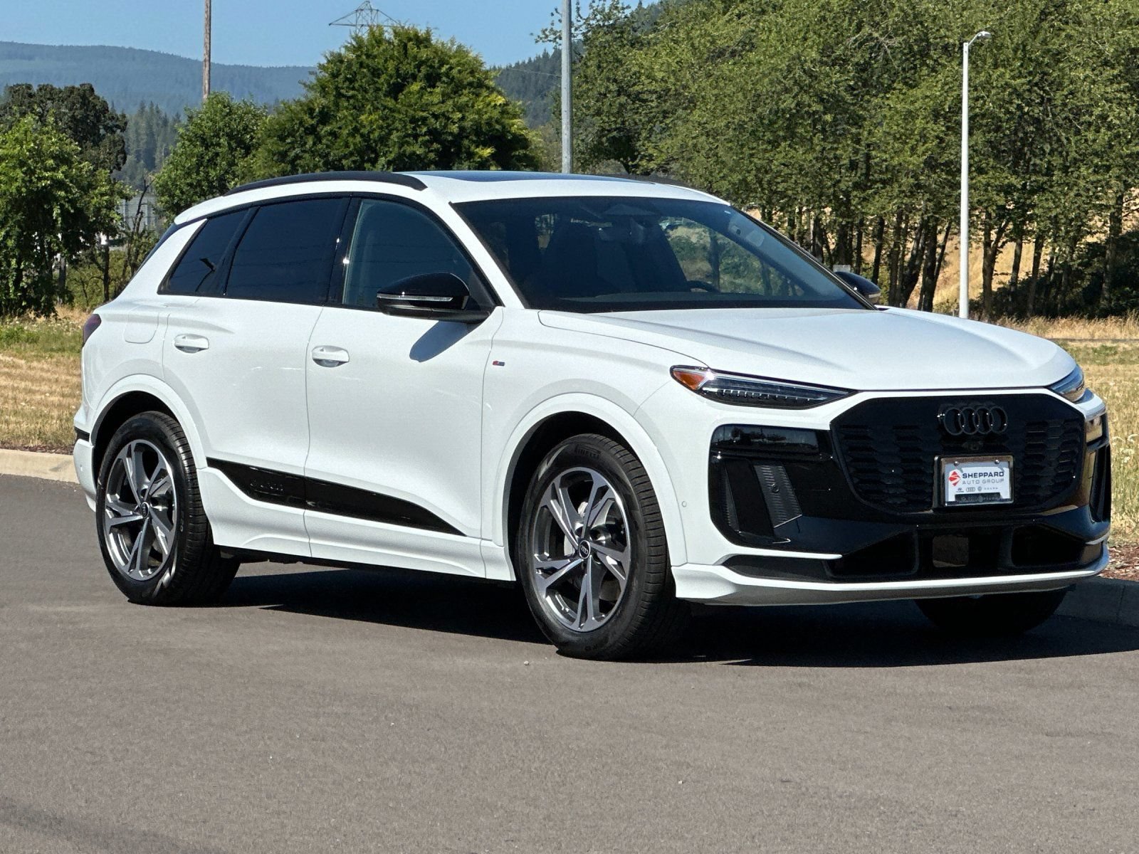 New 2027 Audi Q6 e-tron Premium Plus AWD/4WD image 1