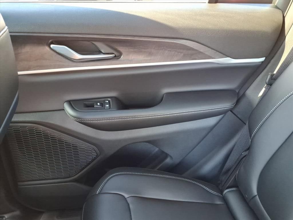 New 2025 Jeep Grand Cherokee Limited image 27