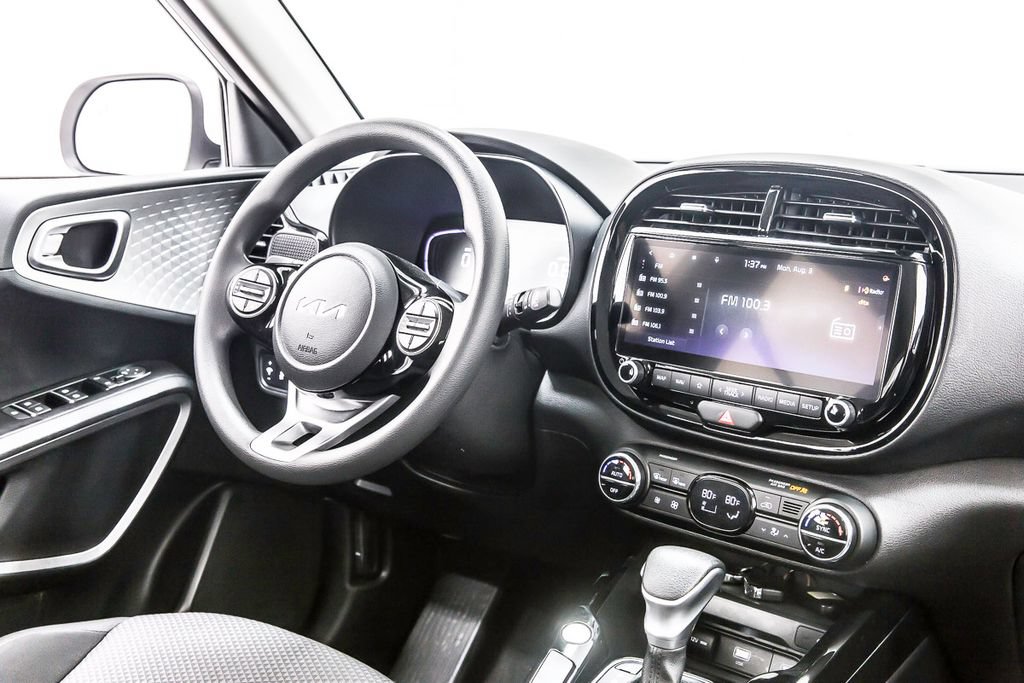 Used 2023 Kia Soul S FWD image 19