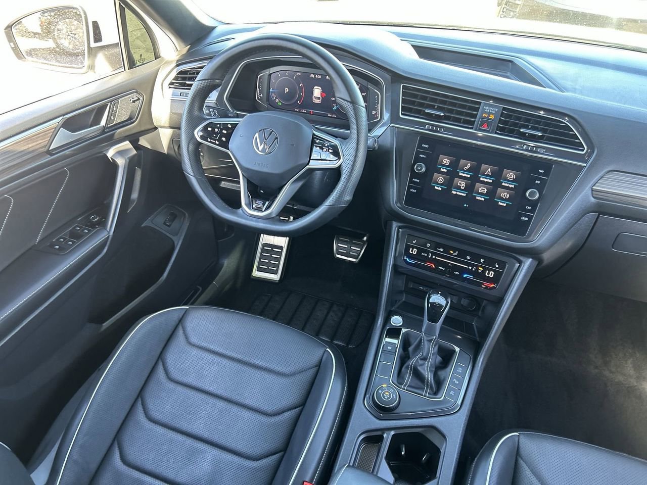 Certified 2023 Volkswagen Tiguan SEL R-Line AWD/4WD image 11