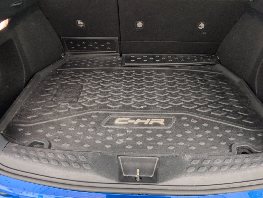 Used 2019 Toyota C-HR XLE FWD image 30