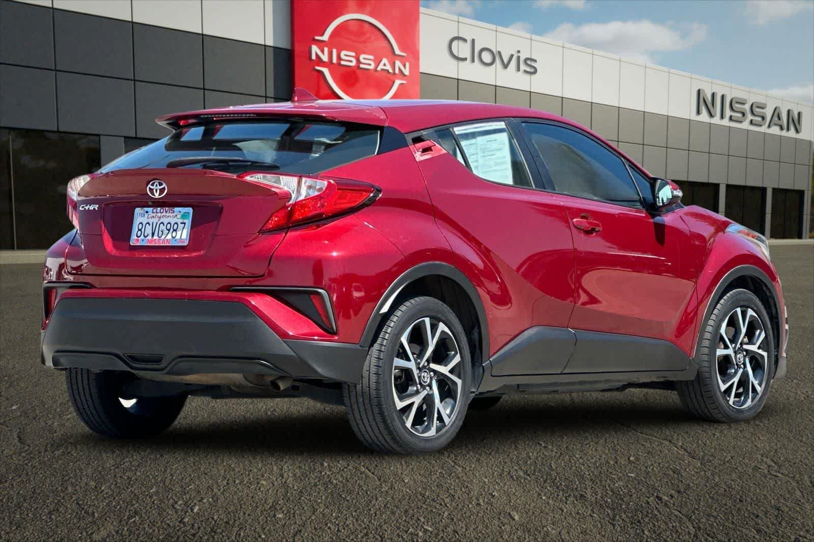 Used 2018 Toyota C-HR XLE FWD image 3