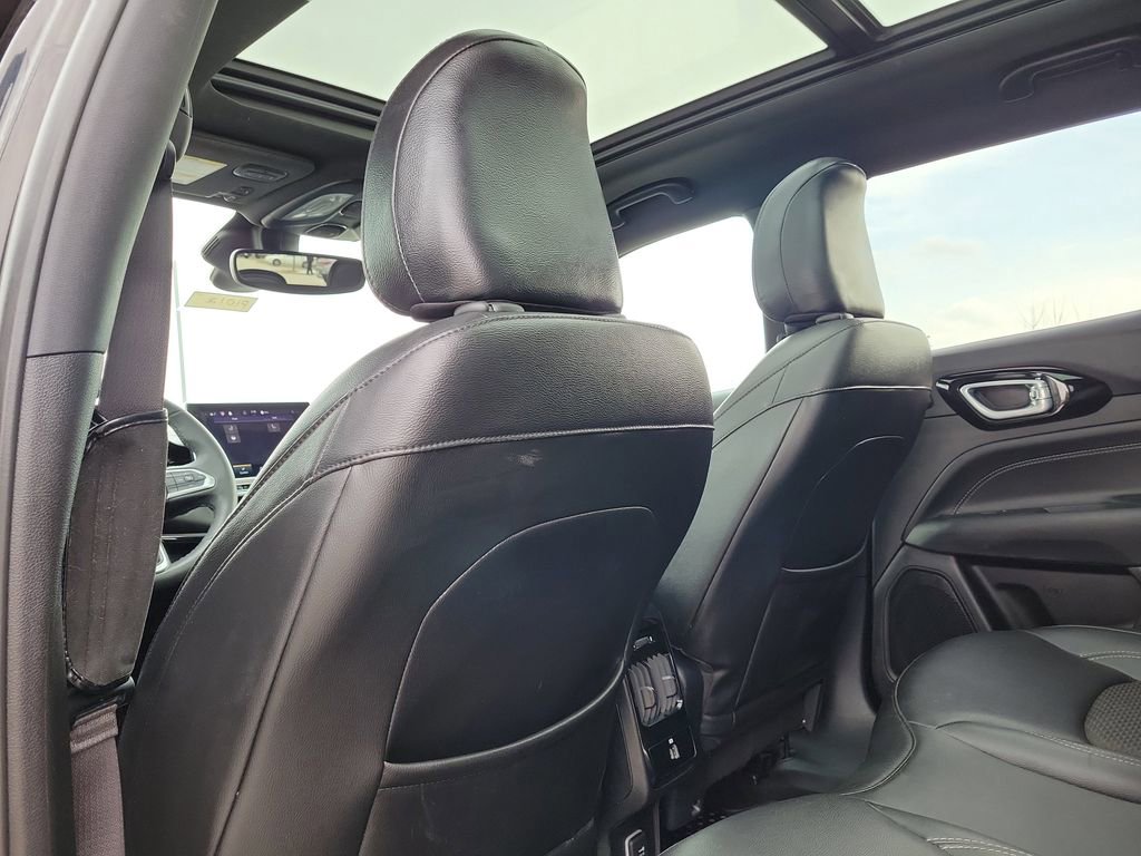 Used 2023 Jeep Compass Altitude w/ Sun and Sound Group image 13
