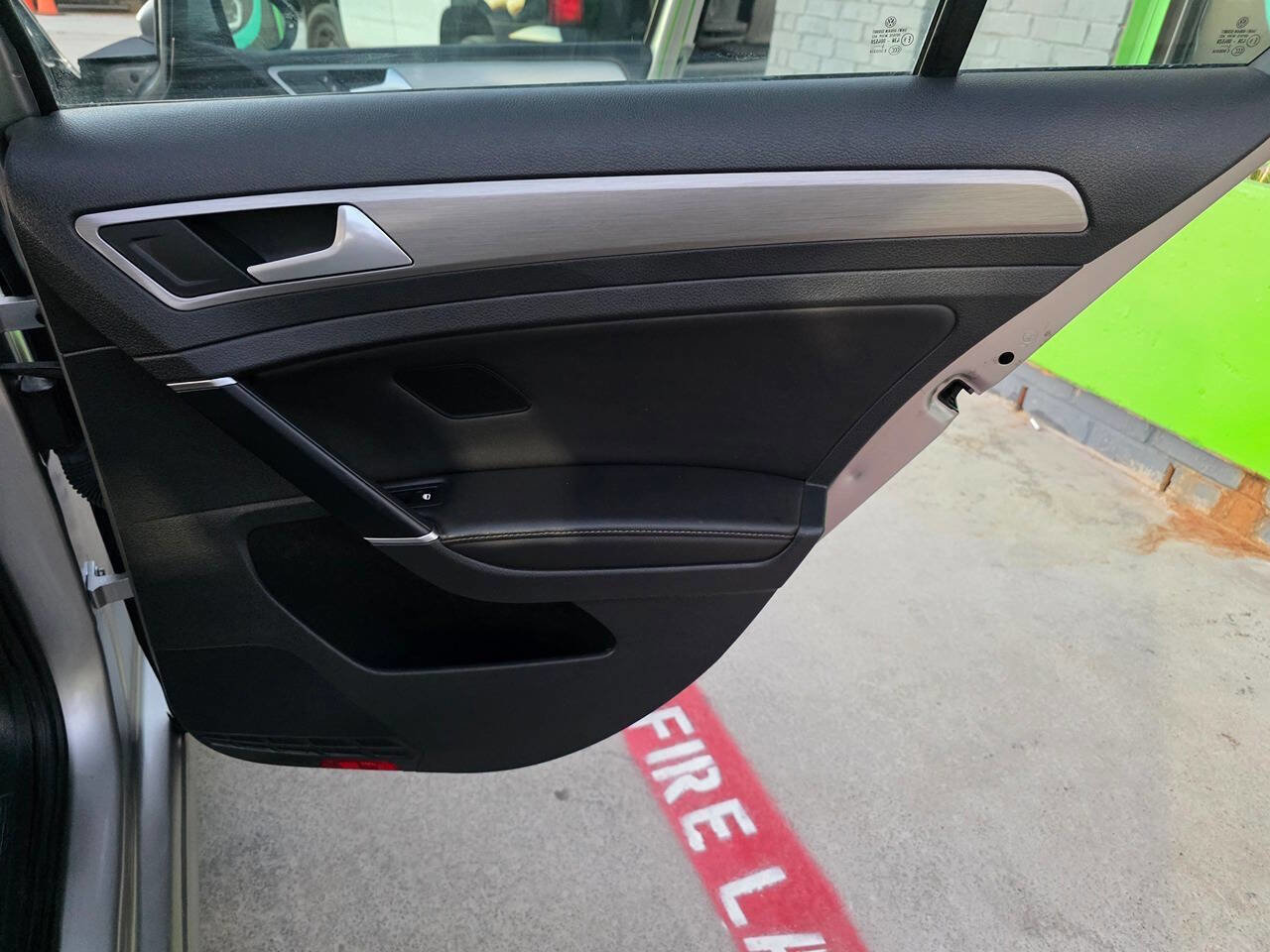 Used 2015 Volkswagen Golf S image 24