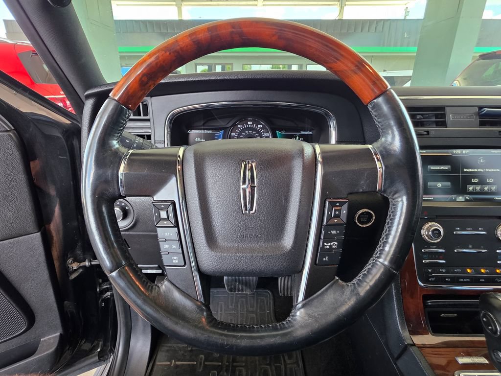 Used 2015 Lincoln Navigator 4WD image 14