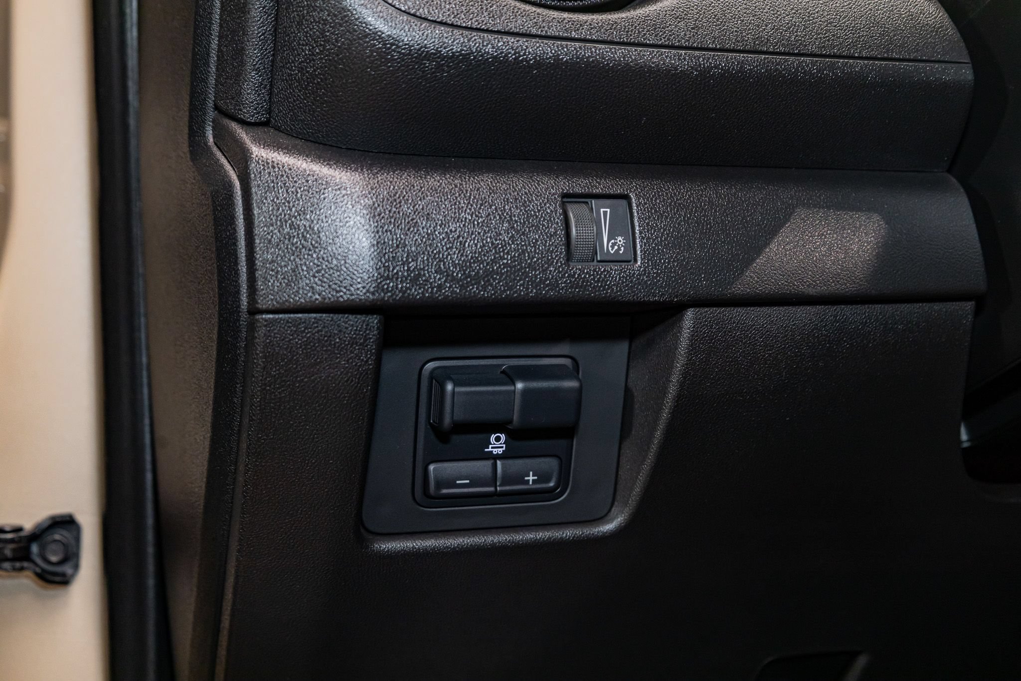 Used 2023 Chevrolet Colorado Trail Boss w/ Technology Package AWD/4WD image 17