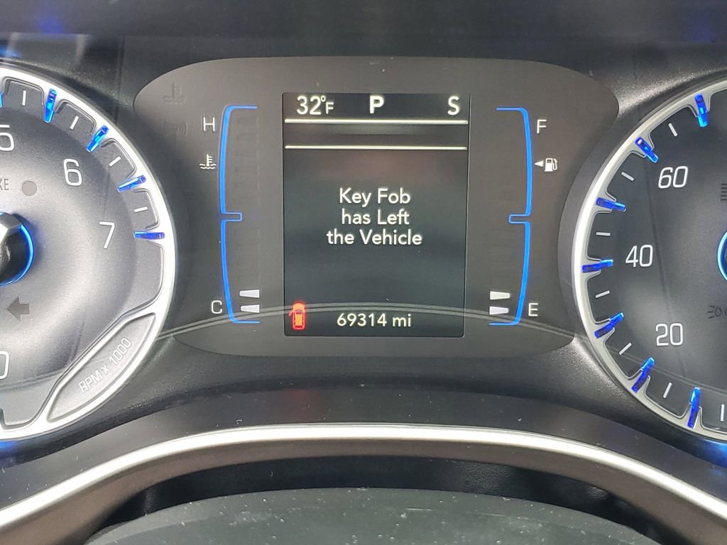 Used 2023 Chrysler Voyager LX image 15