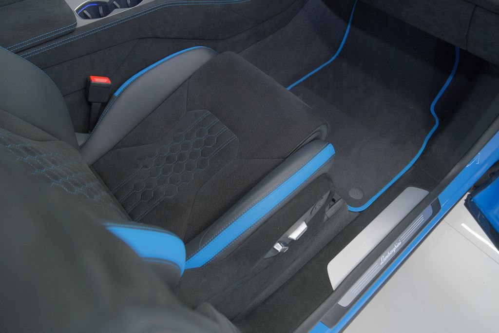 Used 2024 Lamborghini Urus Performante AWD/4WD image 33