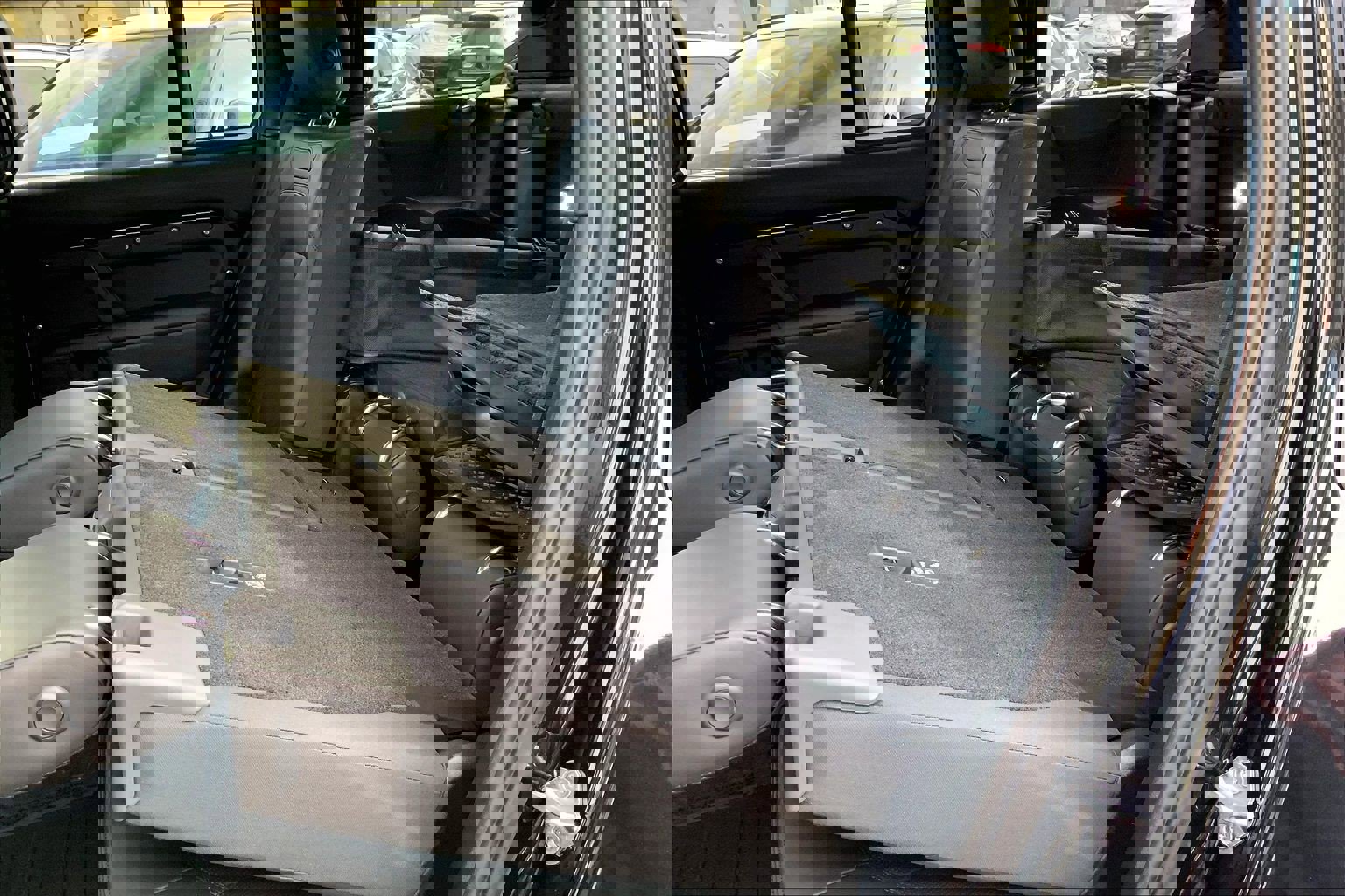 New 2026 Land Rover Defender 130 X-Dynamic SE image 21