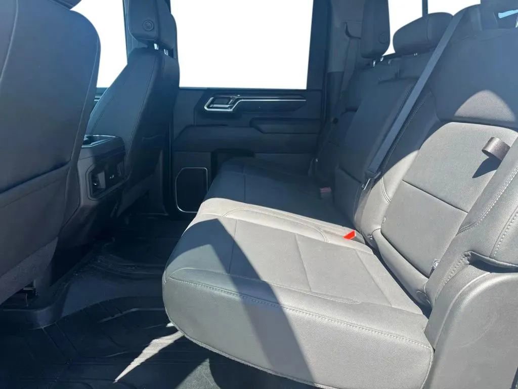 Used 2026 Chevrolet Silverado 3500 LT w/ All Star Edition AWD/4WD image 17