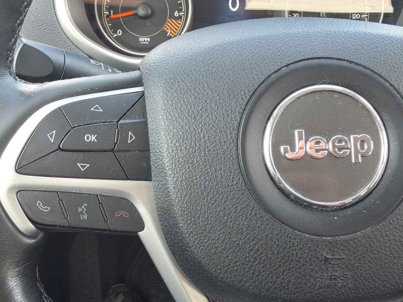 Used 2015 Jeep Cherokee Trailhawk w/ Cold Weather Group AWD/4WD image 28