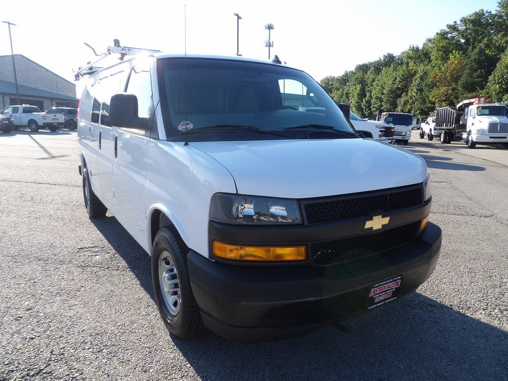 Used 2022 Chevrolet Express 2500 w/ Driver Convenience Package RWD image 11