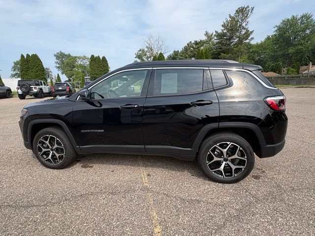 Used 2026 Jeep Compass Limited AWD/4WD image 2