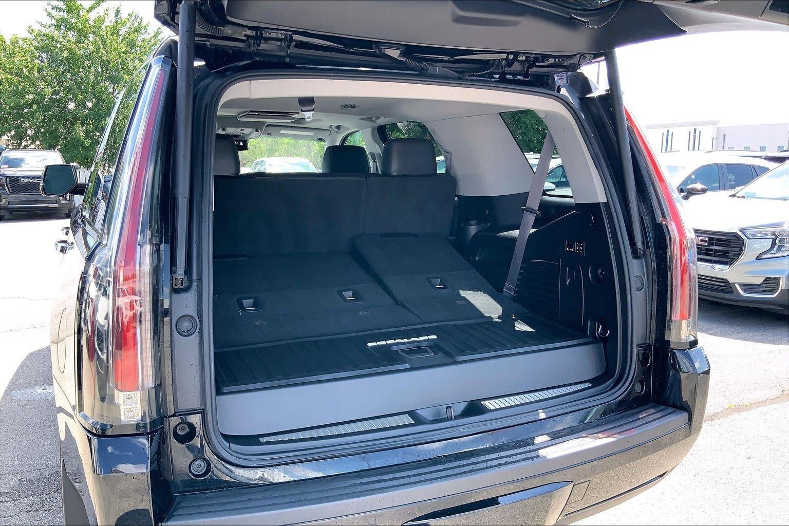 Used 2016 Cadillac Escalade Premium AWD/4WD image 4
