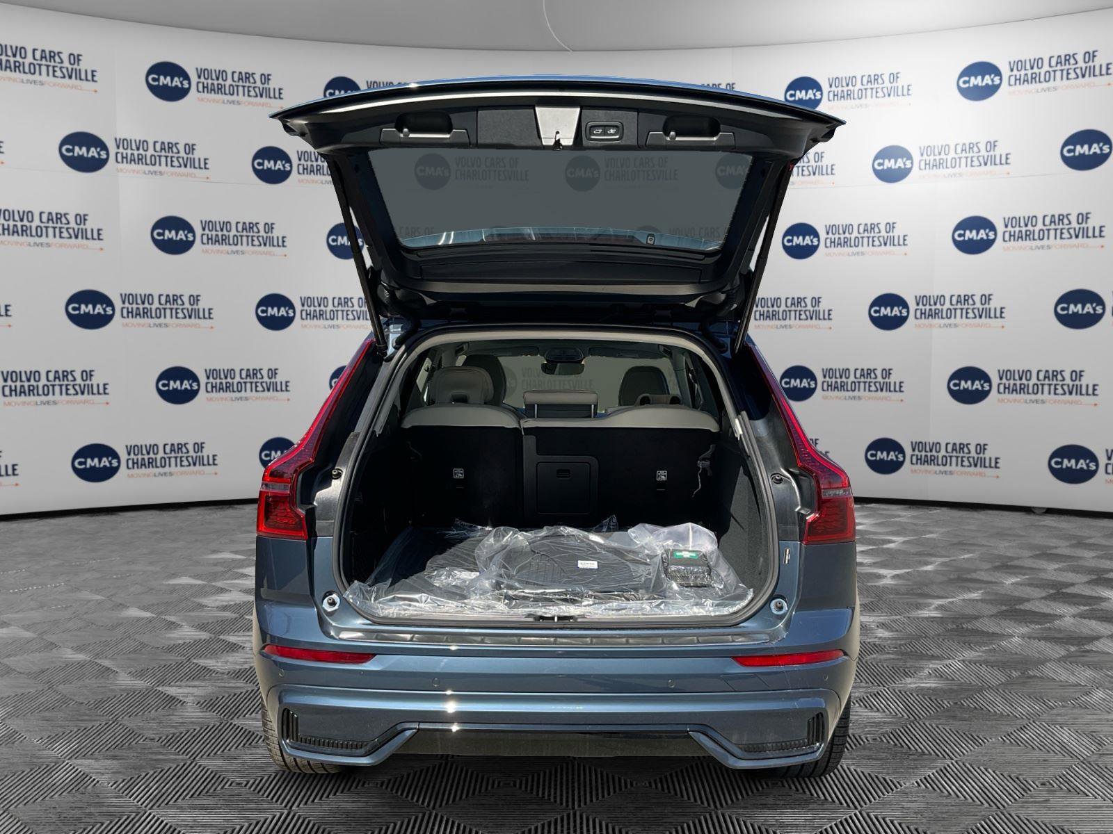 New 2026 Volvo XC60 B5 Ultra w/ Protection Package Premier image 11