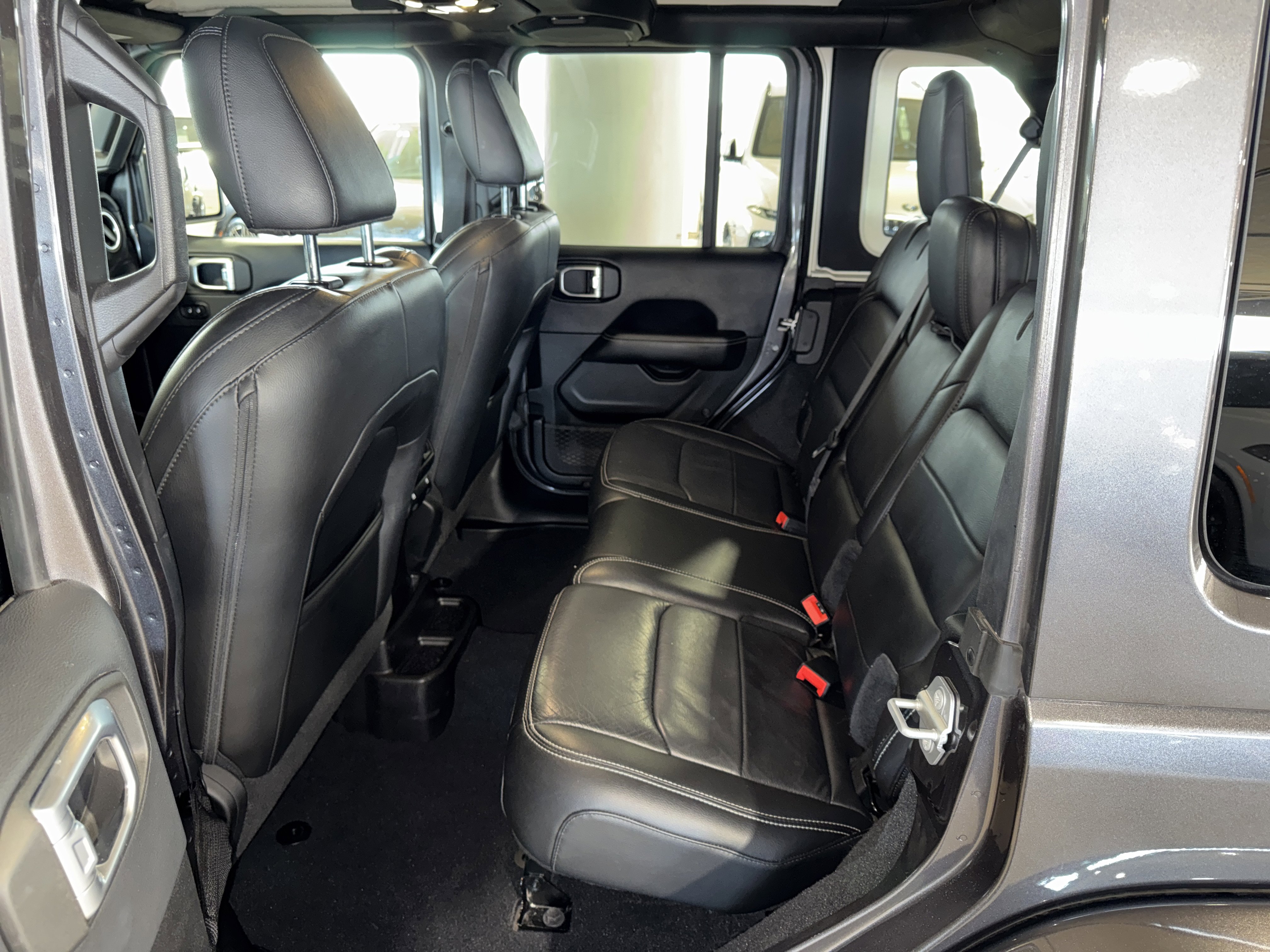 Used 2019 Jeep Wrangler Unlimited Sahara image 15