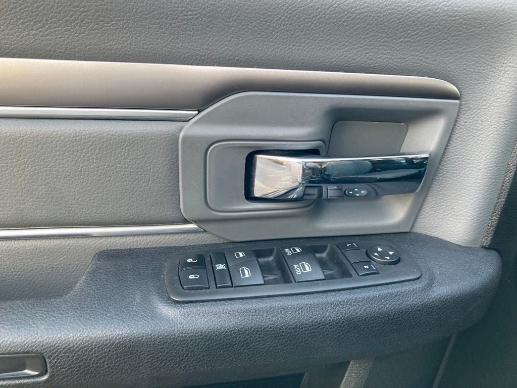 Used 2024 RAM 1500 Classic SLT AWD/4WD image 12